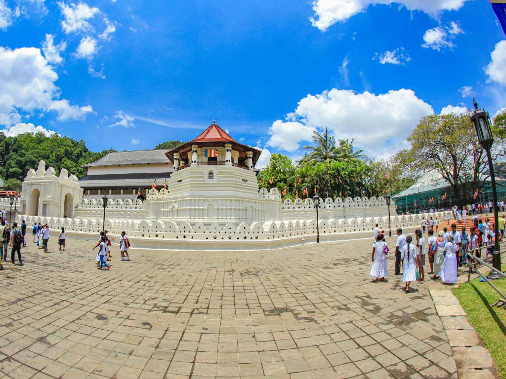 Day 1: Arrival & Transfer to Kandy 